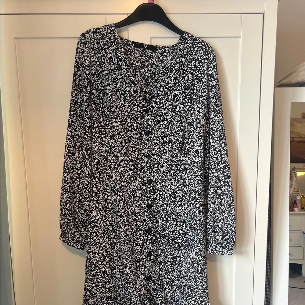 Elegant Black and White Floral Dress